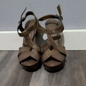 Jessica Simpson hi heels